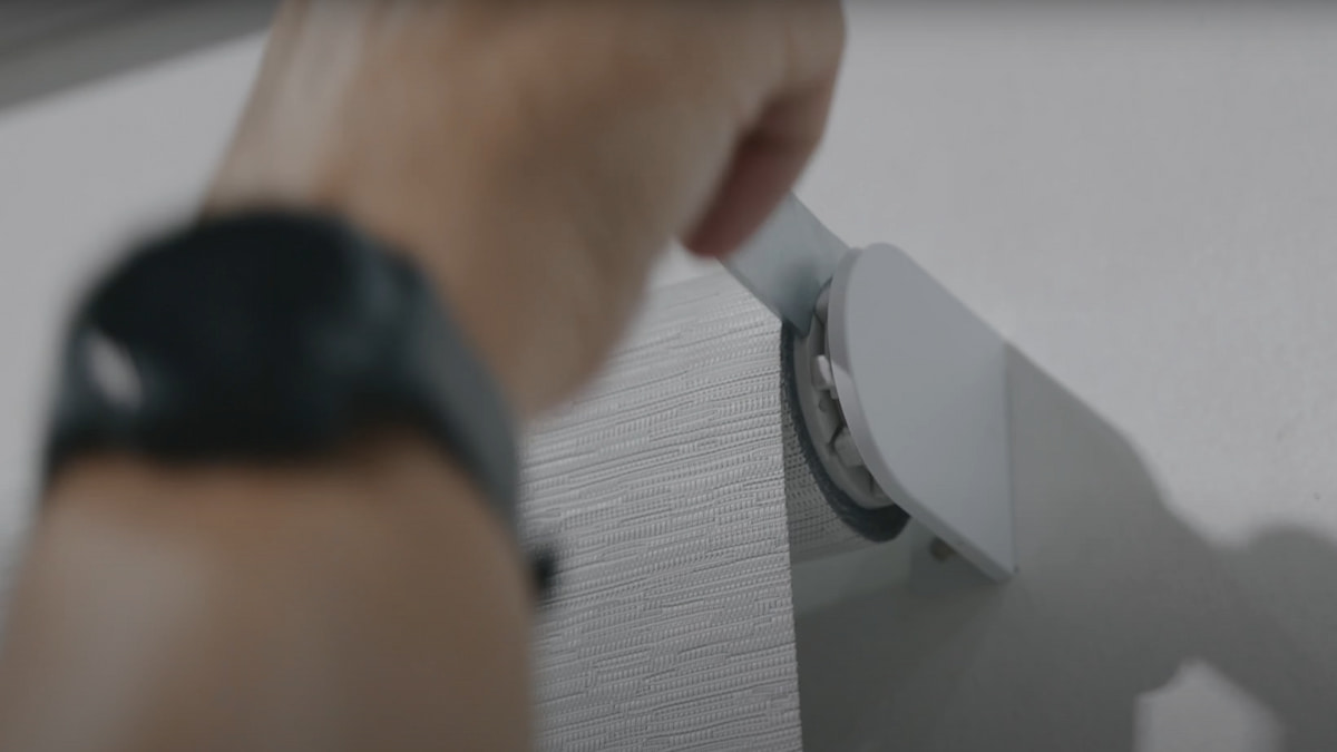 fix frayed roller blind fabric